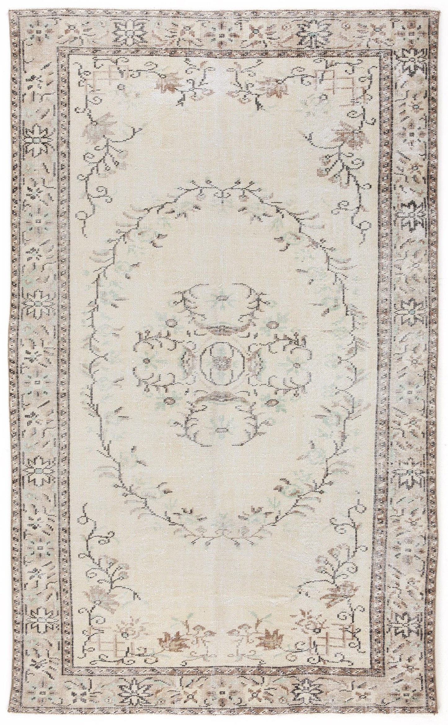 Clemias - Vintage Medallion Rug - 5'10 X 9'9