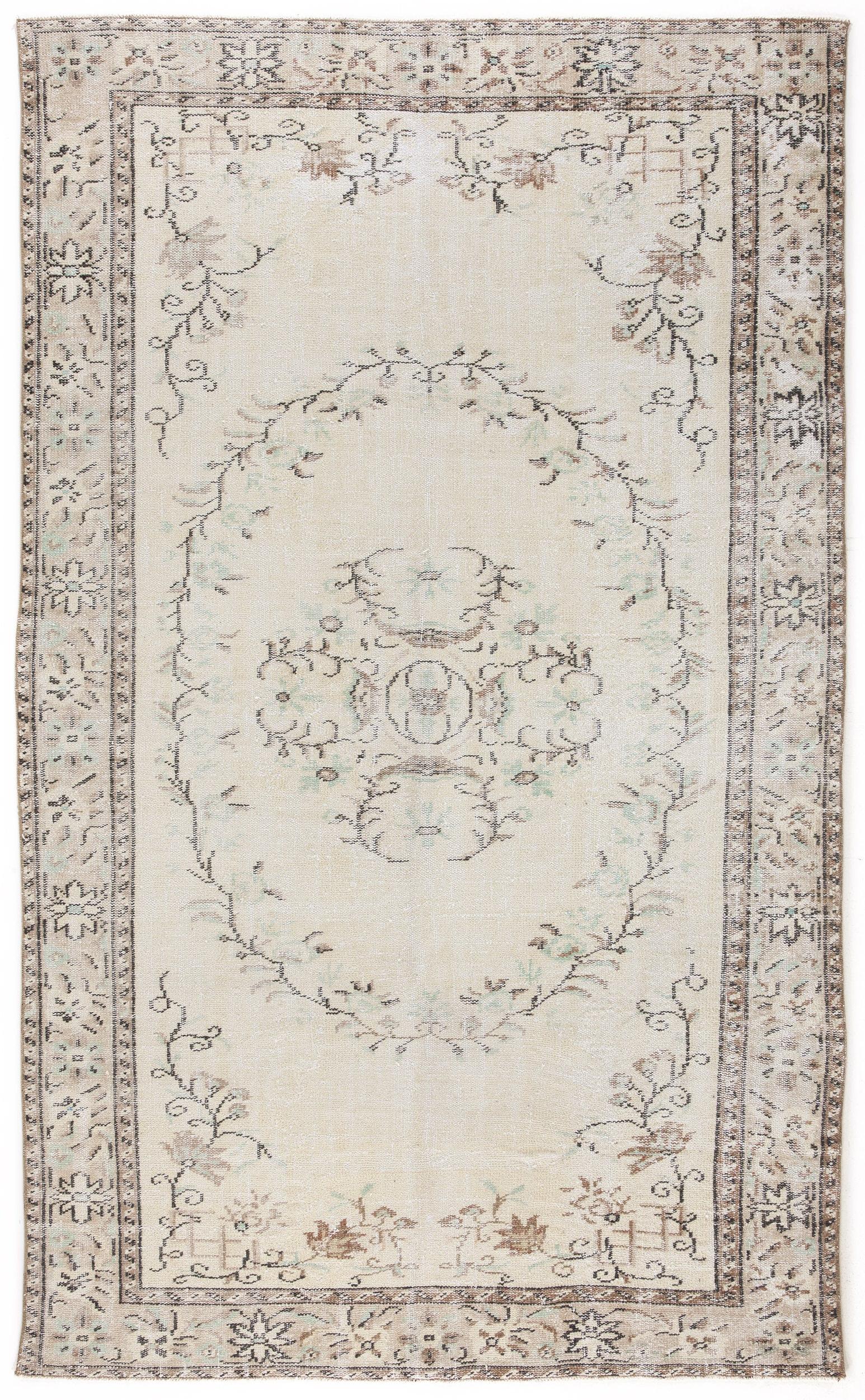 Clemias - Vintage Medallion Rug - 5'10 X 9'9