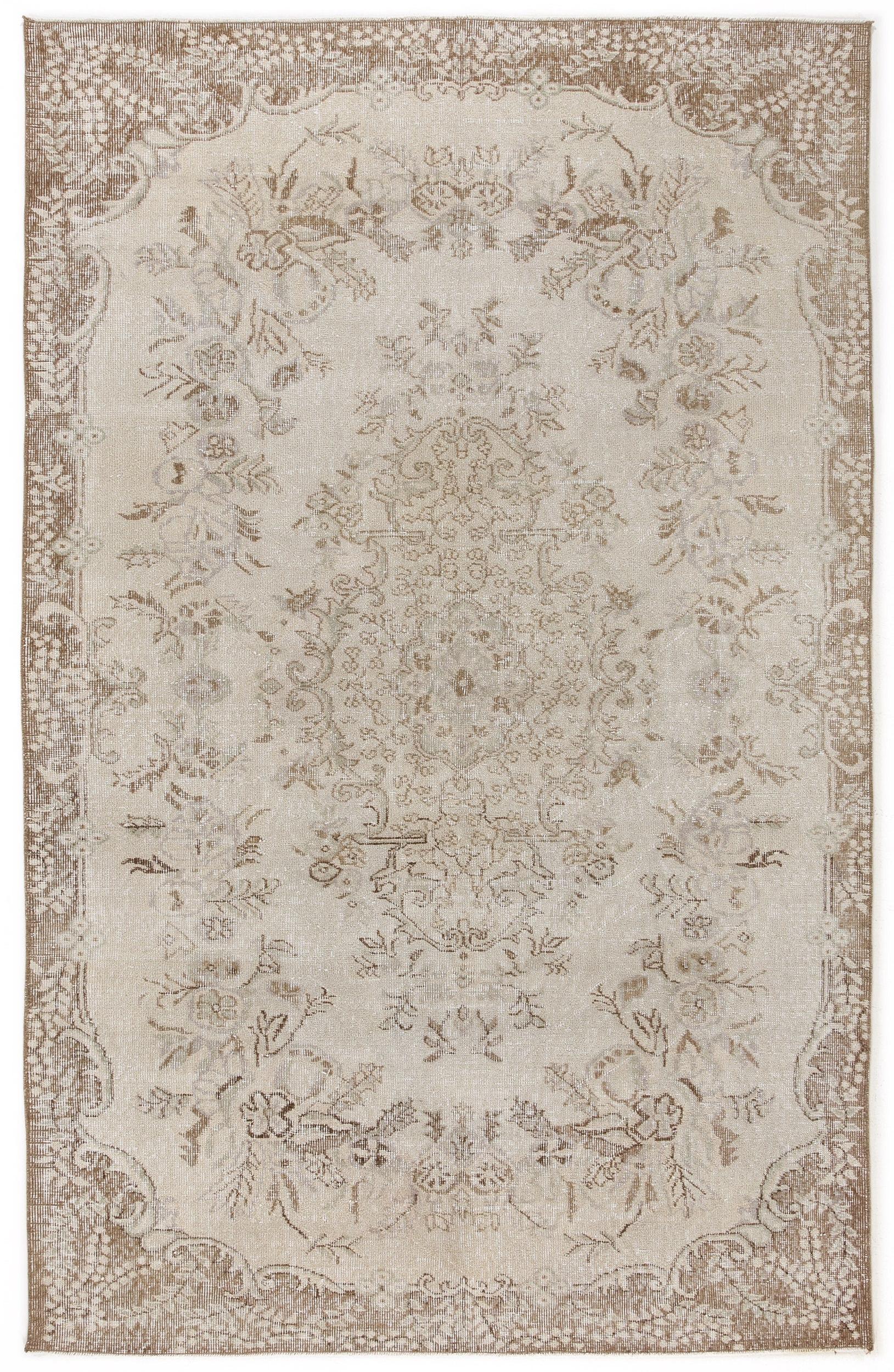 Horuar - Vintage Medallion Rug - 5'5 X 8'8