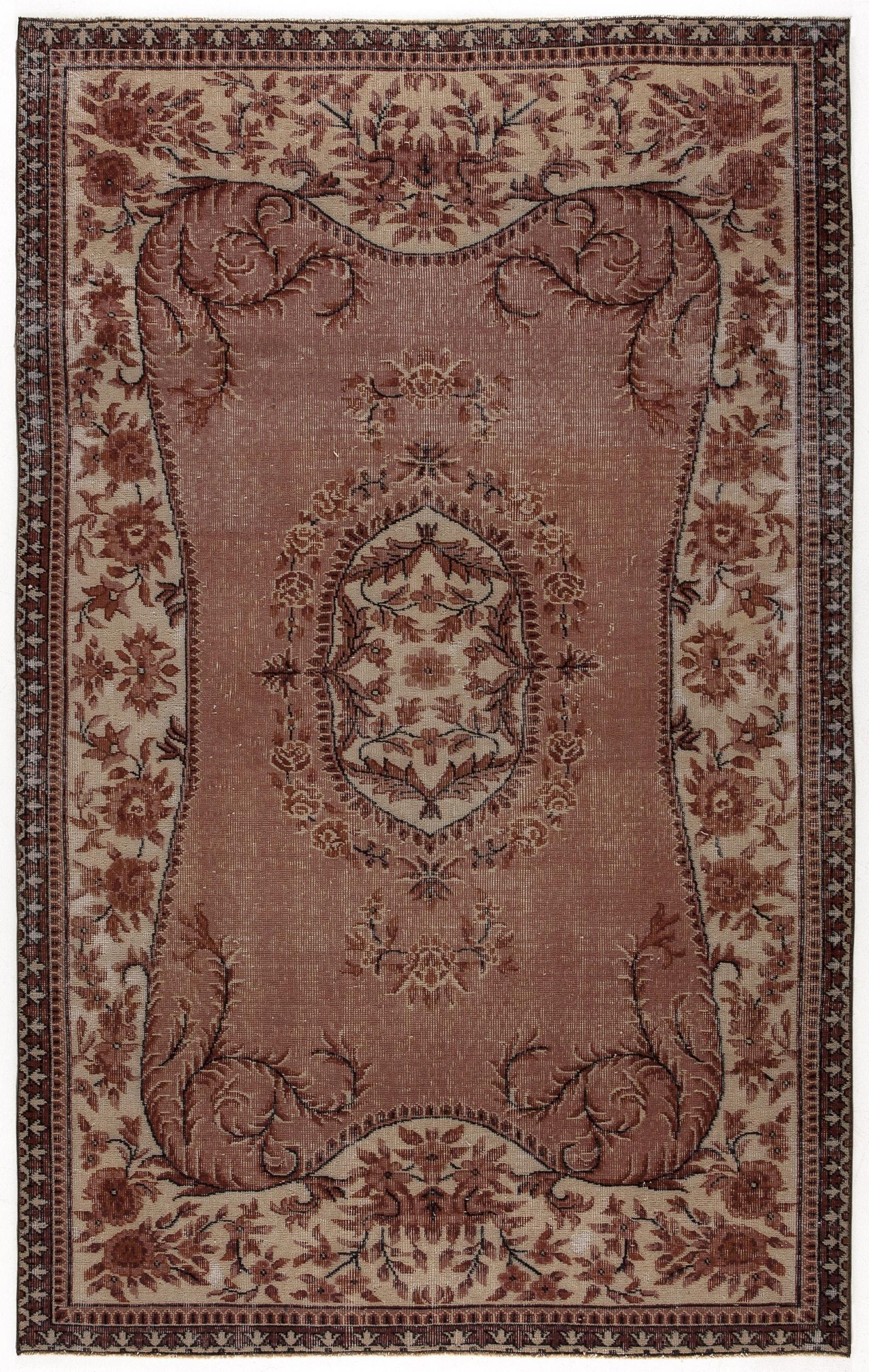 Gekeas - Vintage Medallion Rug - 5'3 X 8'5