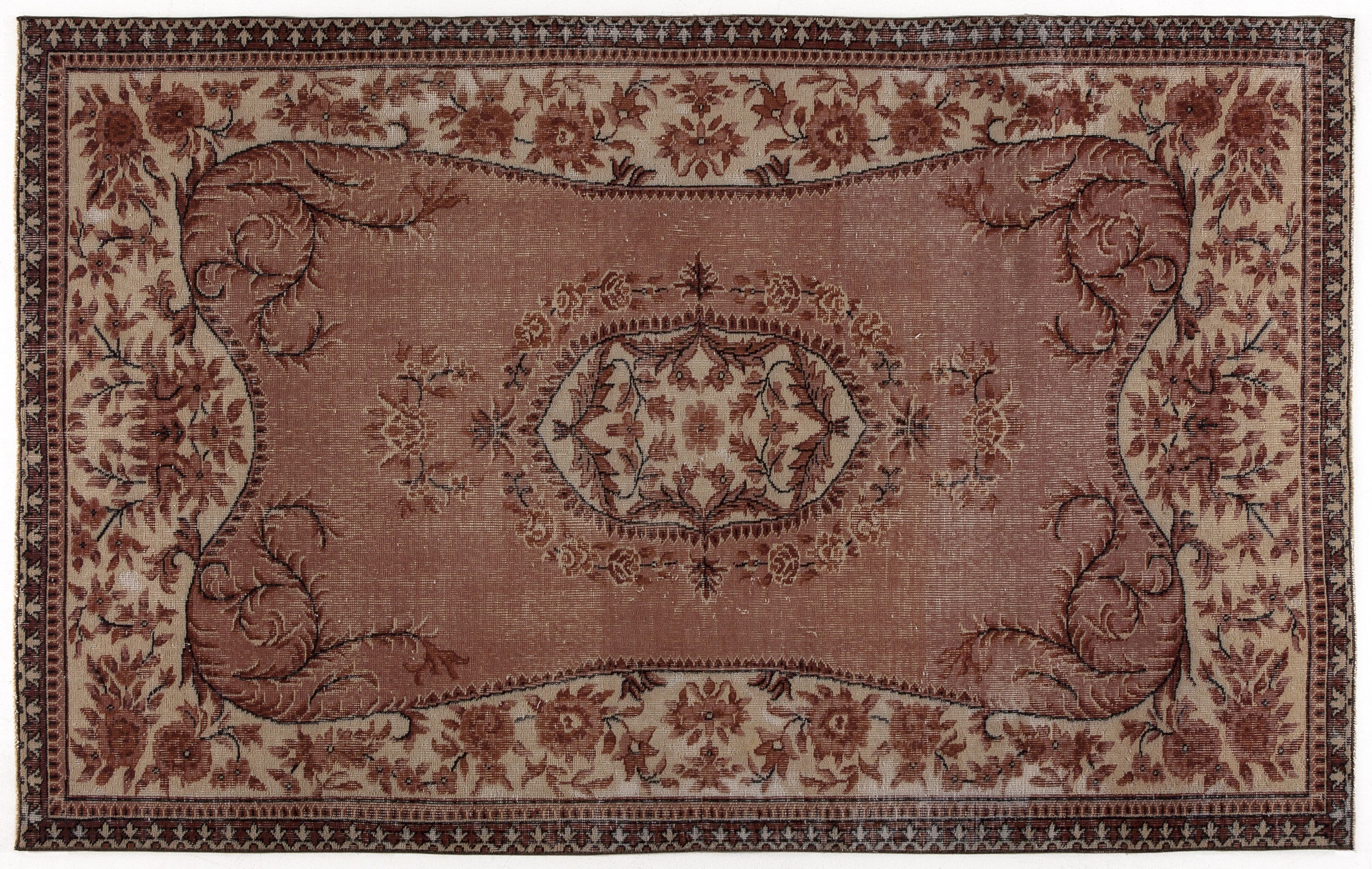 Gekeas - Vintage Medallion Rug - 5'3 X 8'5