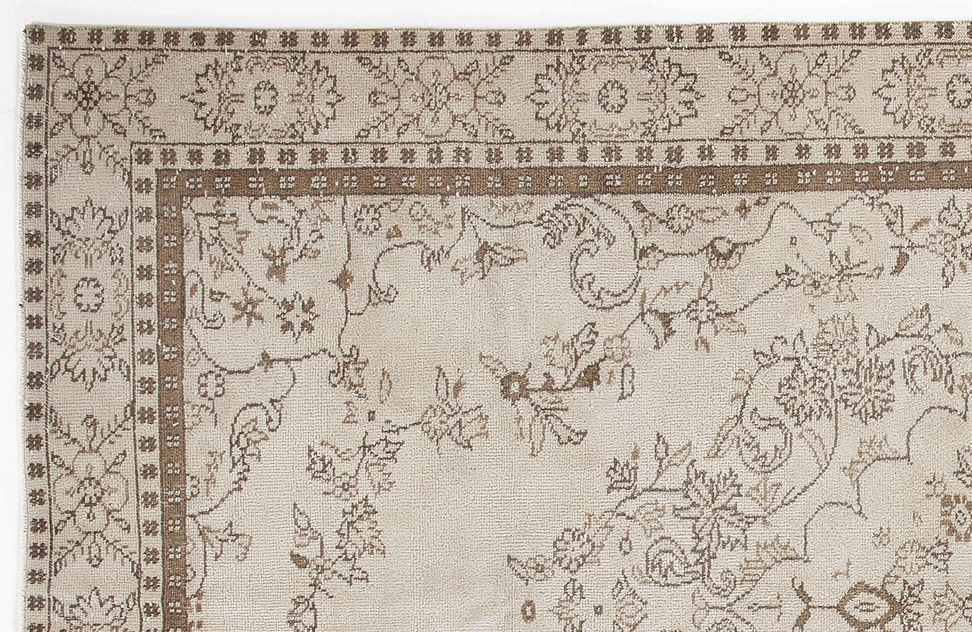 Kaviel - Vintage Medallion Rug - 5'10 X 9'9