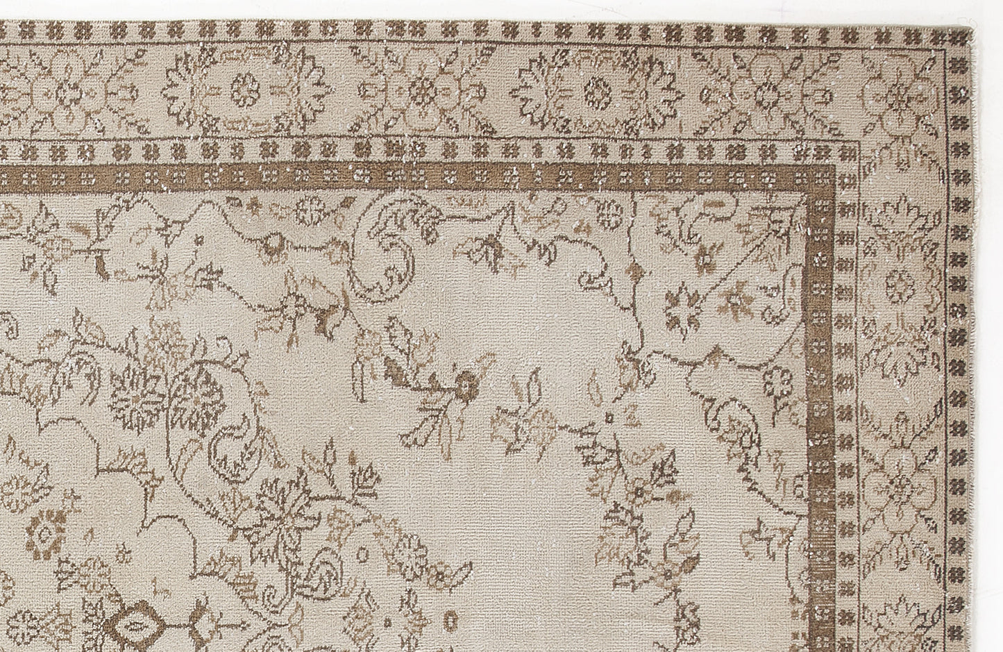 Kaviel - Vintage Medallion Rug - 5'10 X 9'9