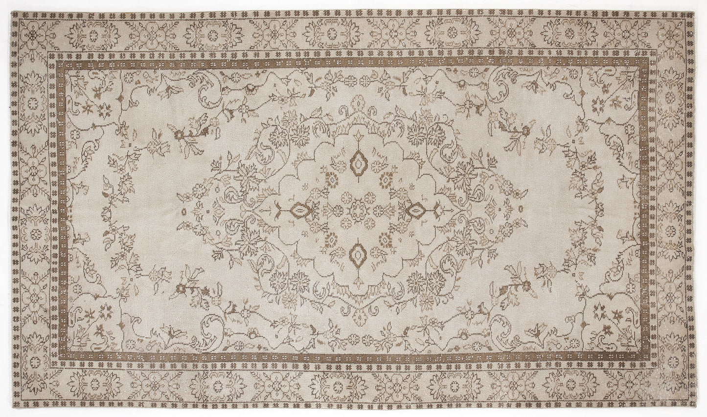 Kaviel - Vintage Medallion Rug - 5'10 X 9'9