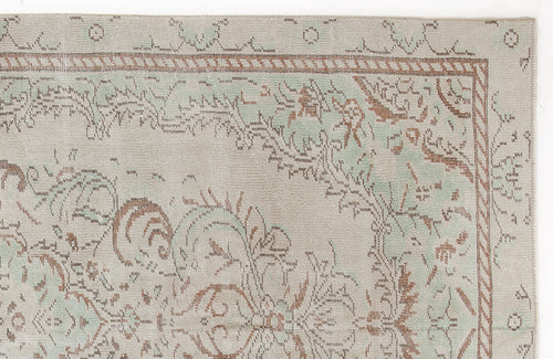 Load image 1 in gallery view. Diviis - Vintage Medallion Rug - 5'2 X 9'5