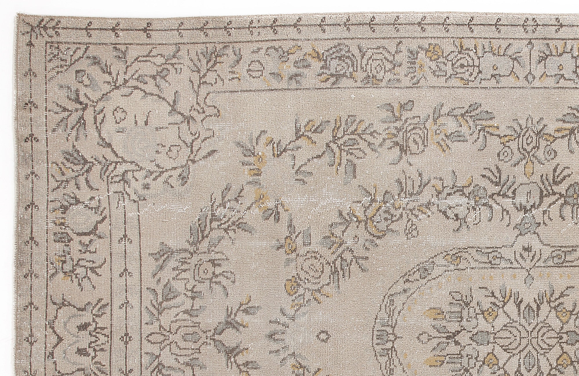 Brita - Vintage Medallion Rug - 5'9 X 9'5