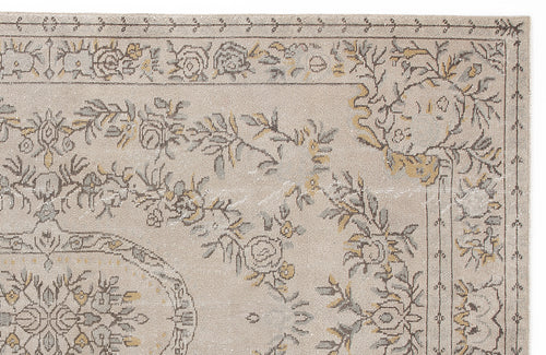 Load image 1 in gallery view. Brita - Vintage Medallion Rug - 5'9 X 9'5