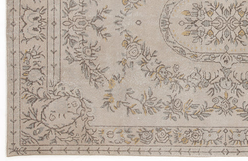 Load image 1 in gallery view. Brita - Vintage Medallion Rug - 5'9 X 9'5