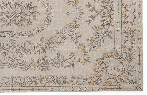 Load image 1 in gallery view. Brita - Vintage Medallion Rug - 5'9 X 9'5