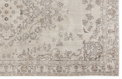 Load image 1 in gallery view. Nelous - Vintage Medallion Rug - 5'7 X 9'11