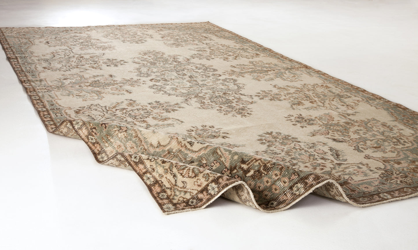 Trien - Vintage Medallion Rug - 5'5 X 9'6