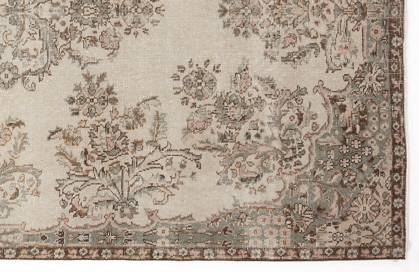 Trien - Vintage Medallion Rug - 5'5 X 9'6