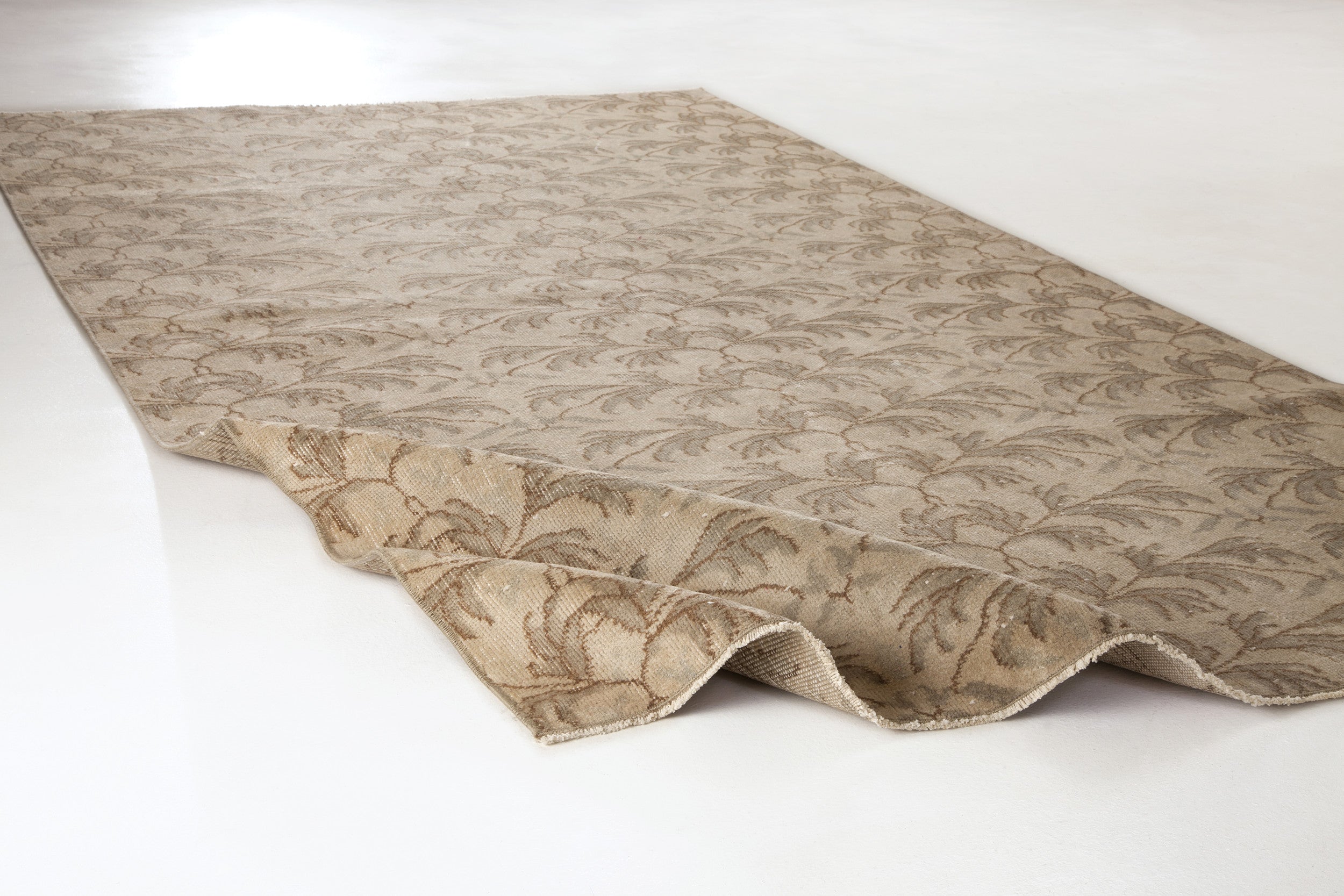Tukala - Vintage Floral Rug - 4'10 X 8'4