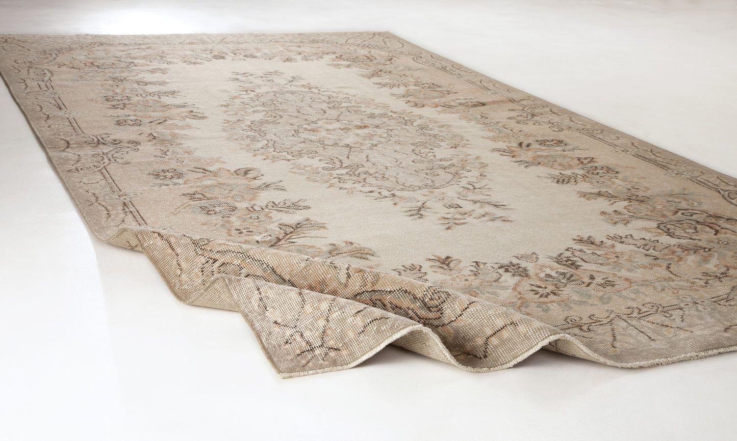 Beheil - Vintage Medallion Rug - 5'9 X 9'10