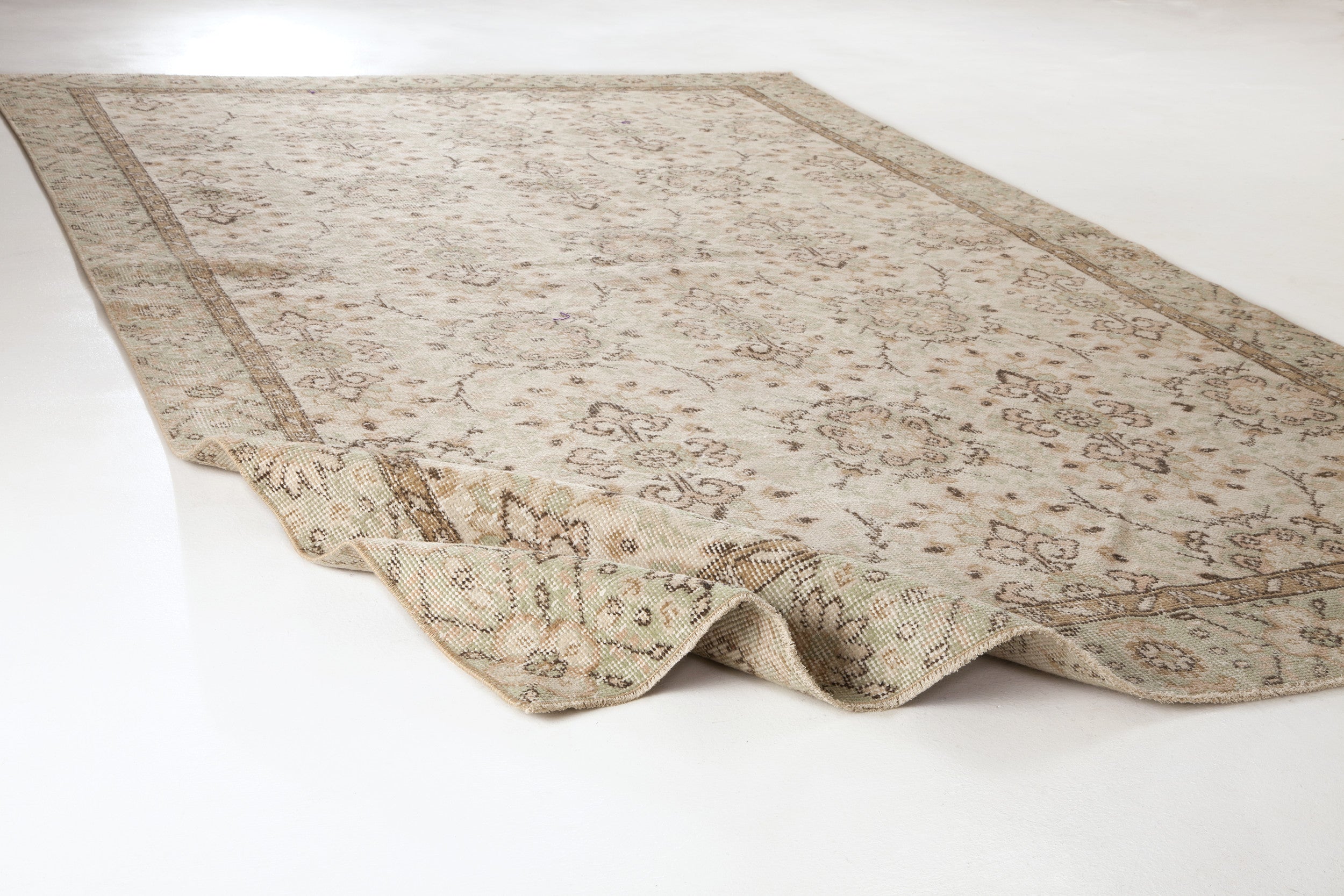 Statoil - Vintage Floral Rug - 5'10 X 9'2