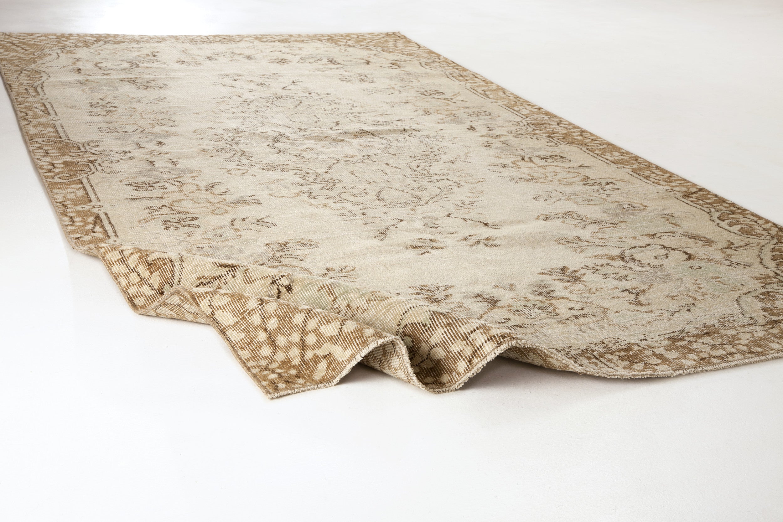 Bloraas - Vintage Medallion Rug - 5'1 X 8'10