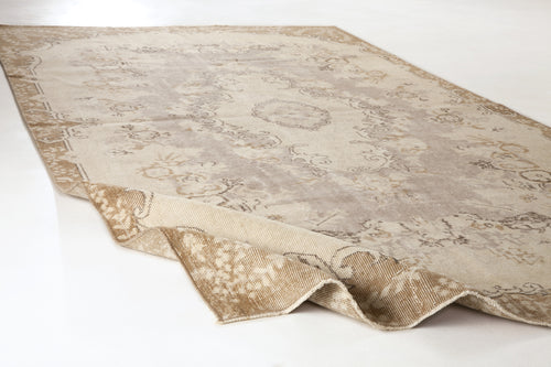 Load image 1 in gallery view. Slososa - Vintage Medallion Rug - 5'5 X 9'1