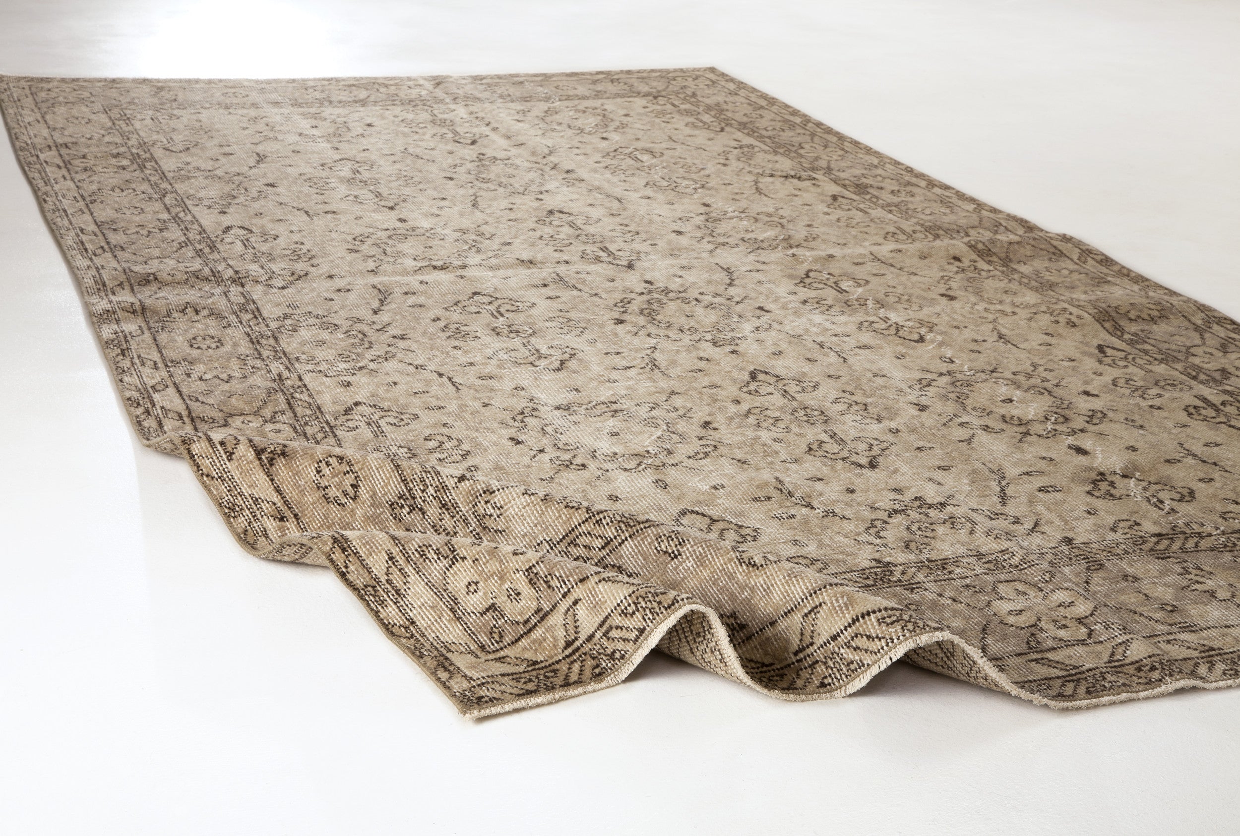 Ravama - Vintage Floral Rug - 5'2 X 8'6