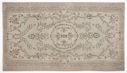 Load image 1 in gallery view. Turina - Vintage Medallion Rug - 4'10 X 8'8