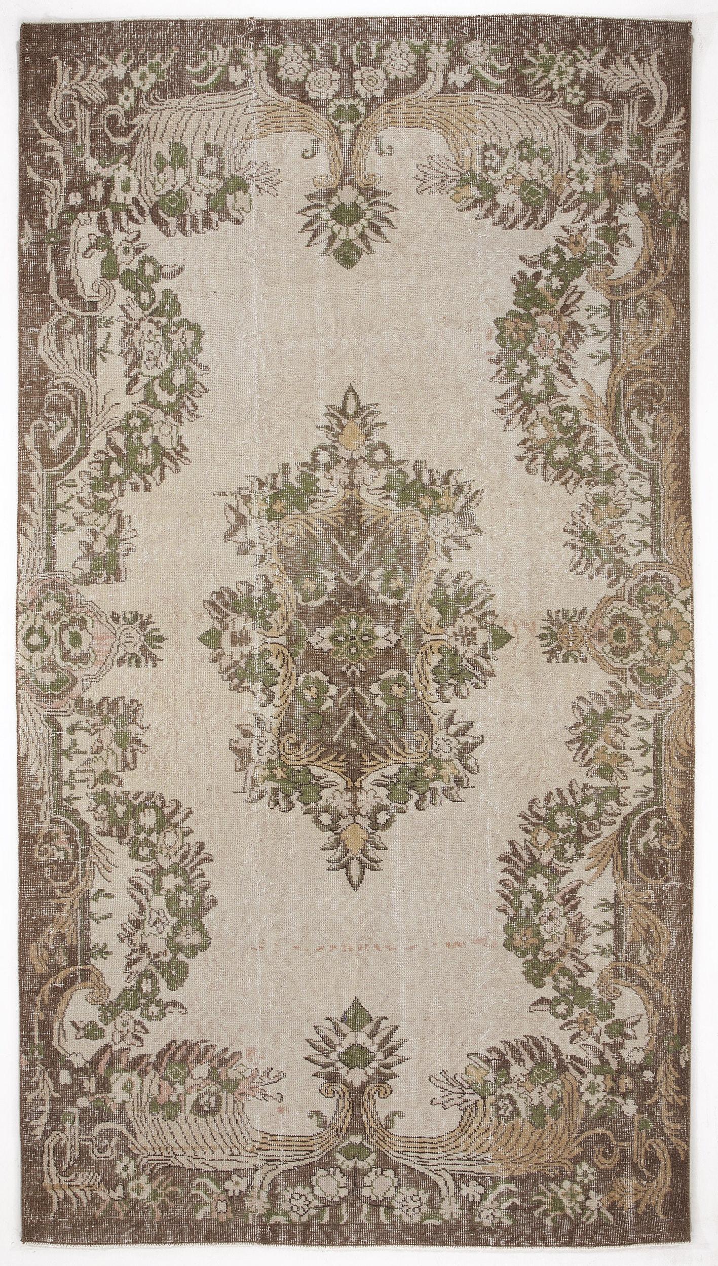 Crufeta - Vintage Medallion Rug - 5'7 X 10'2