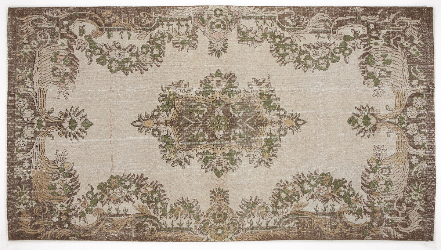 Crufeta - Vintage Medallion Rug - 5'7 X 10'2