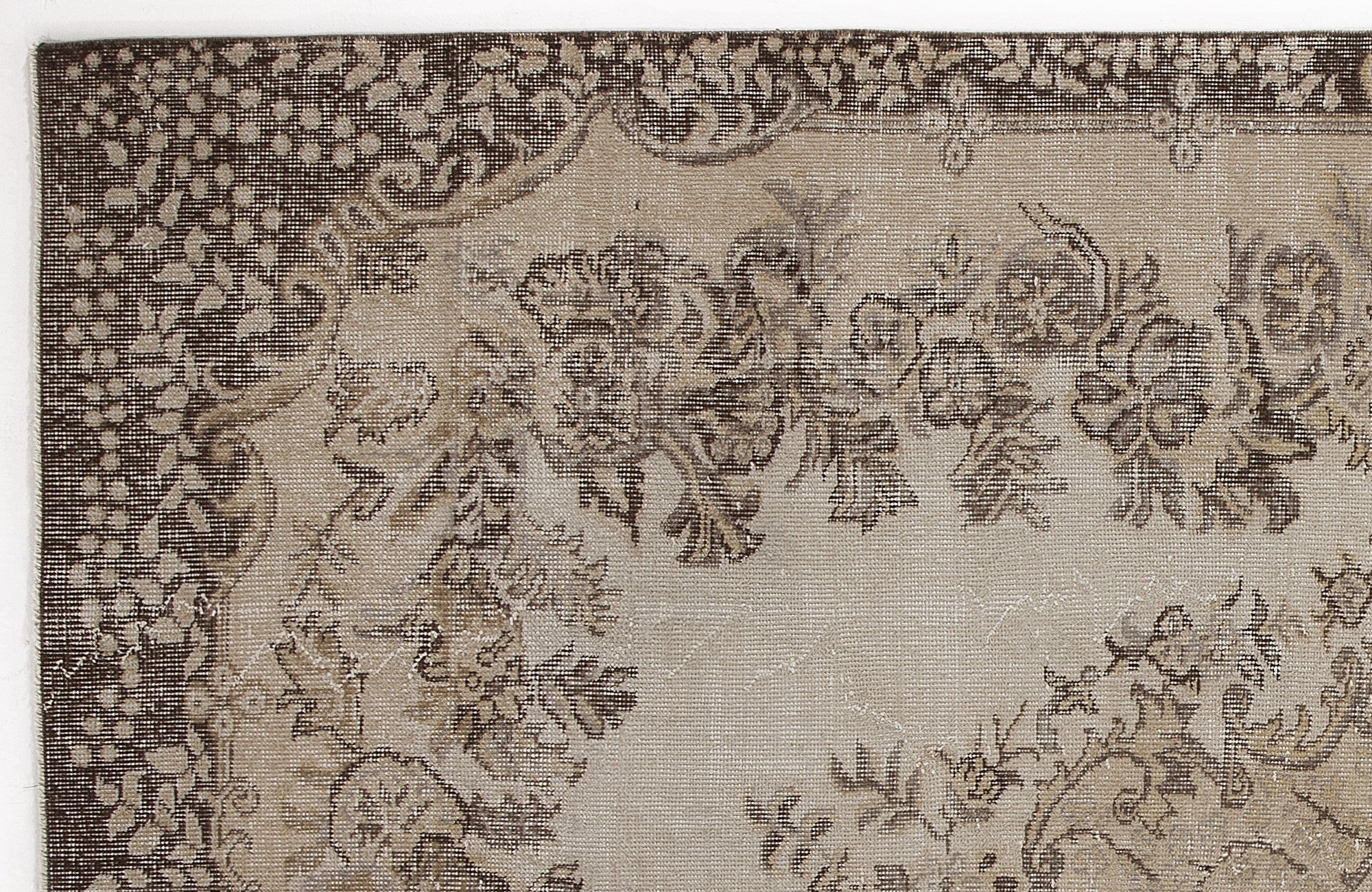 Neuma - Vintage Medallion Rug - 5'9 X 9'11