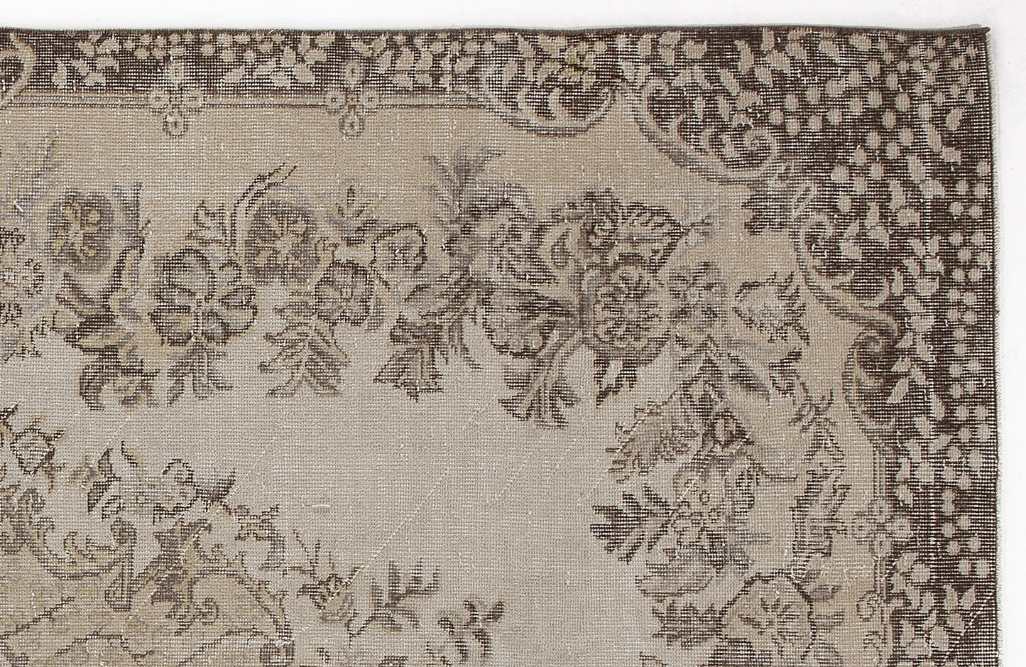 Neuma - Vintage Medallion Rug - 5'9 X 9'11