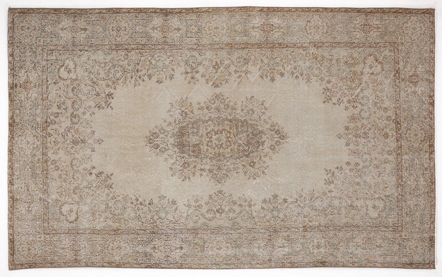 Pauta - Vintage Medallion Rug - 5'8 X 9'3