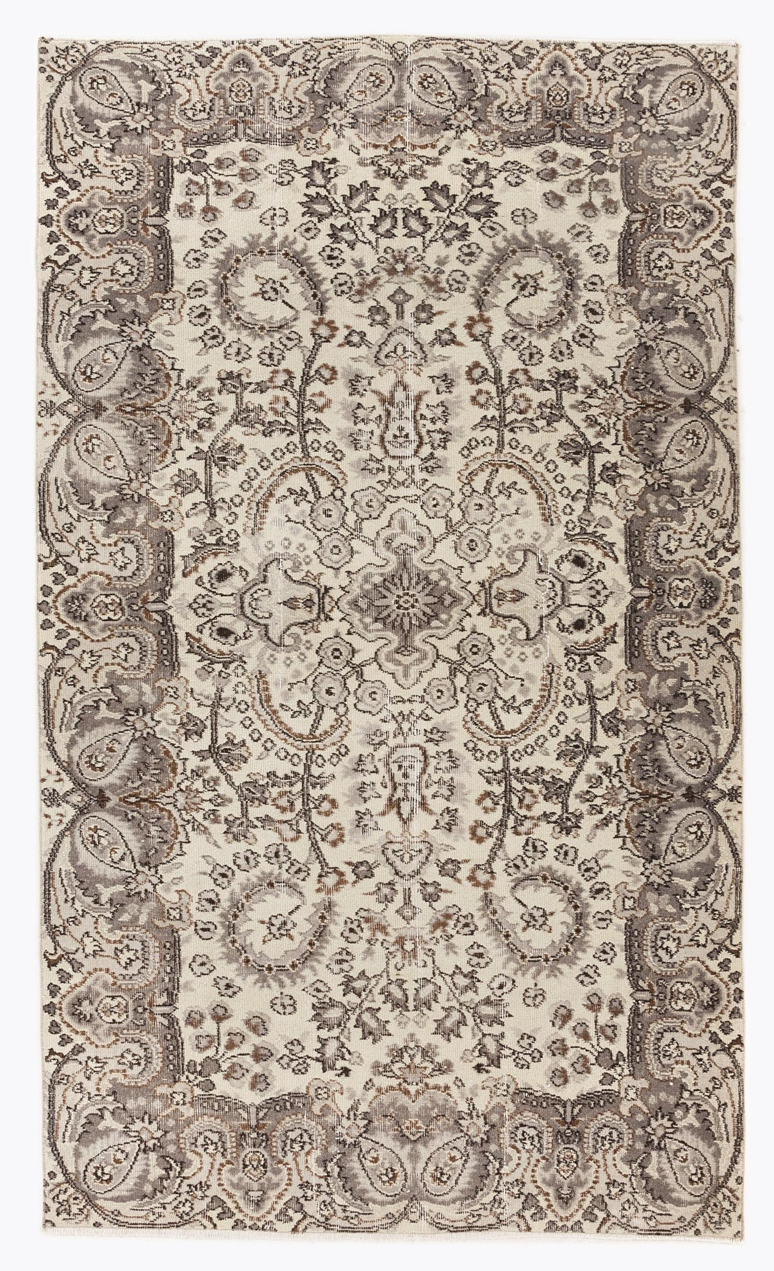 Pitala - Vintage Medallion Rug - 5'1 X 8'8