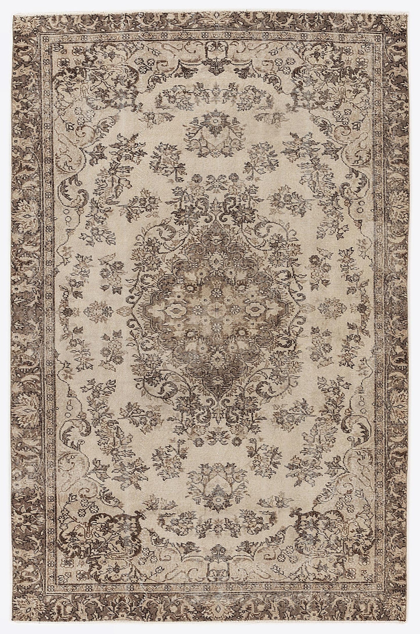 Cavima - Vintage Medallion Rug - 6'1 X 9'3