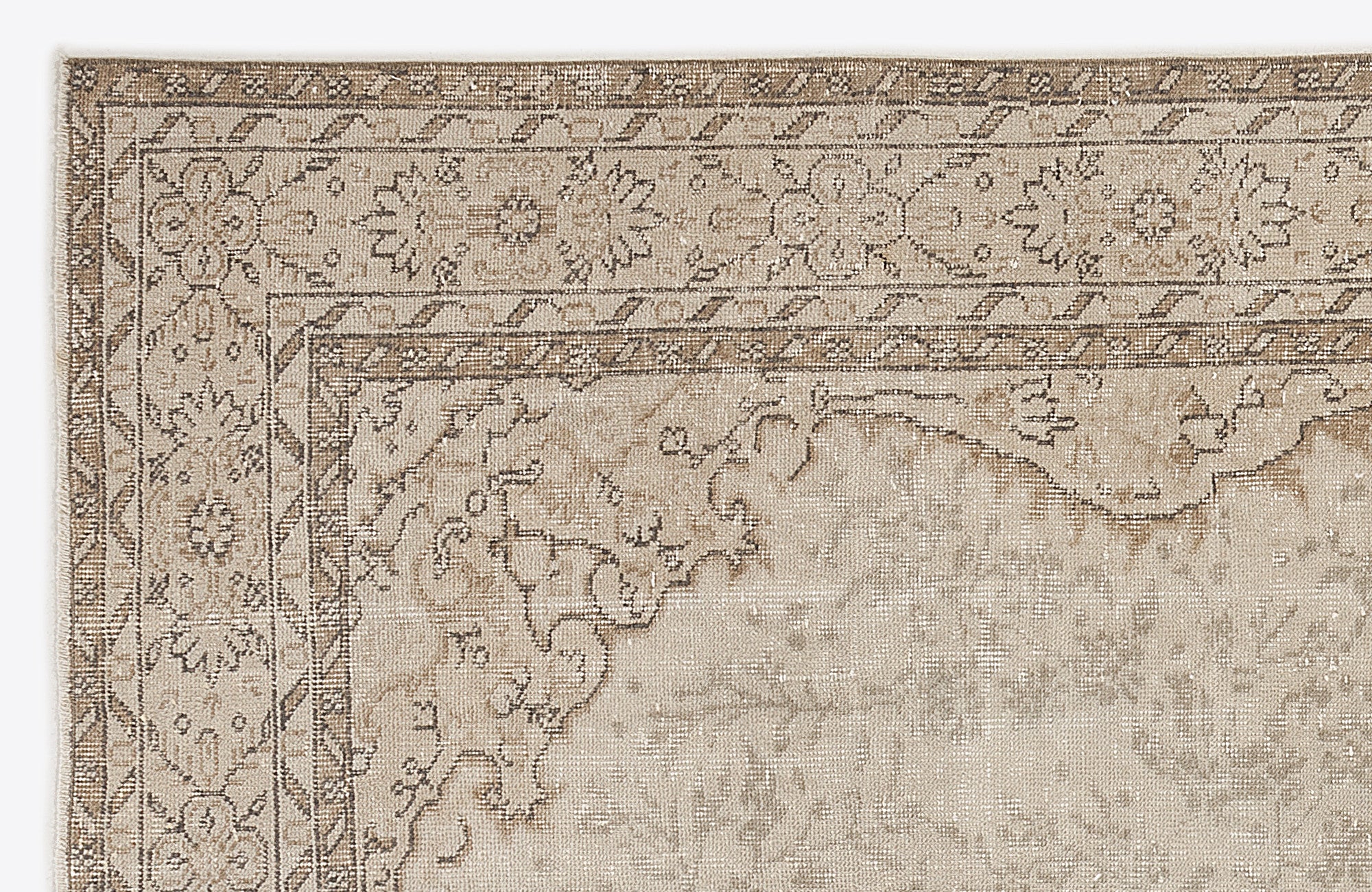 Mikuon - Vintage Distressed Rug - 5'10 X 9'7