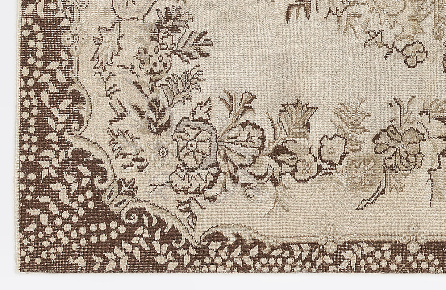 Defoil - Vintage Medallion Rug - 5'7 X 9'3