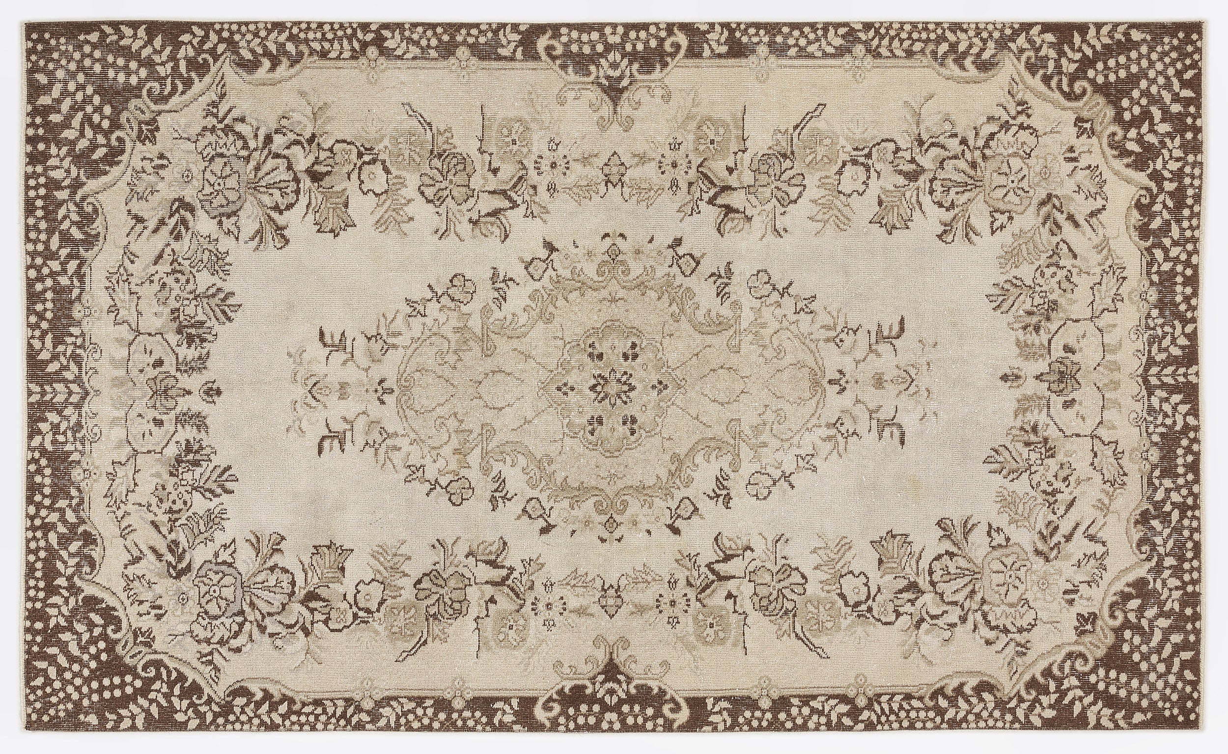 Defoil - Vintage Medallion Rug - 5'7 X 9'3