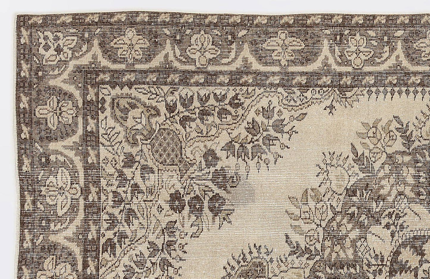 Thaar - Vintage Medallion Rug - 5'6 X 8'7