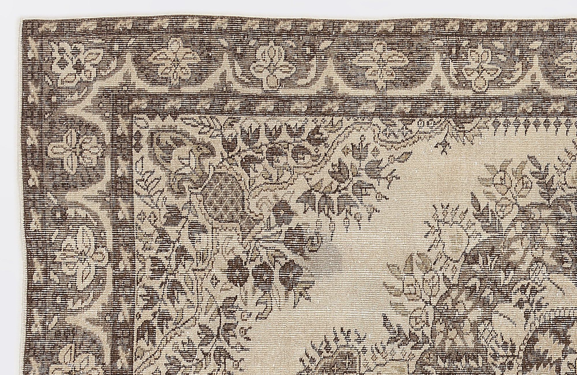 Thaar - Vintage Medallion Rug - 5'6 X 8'7