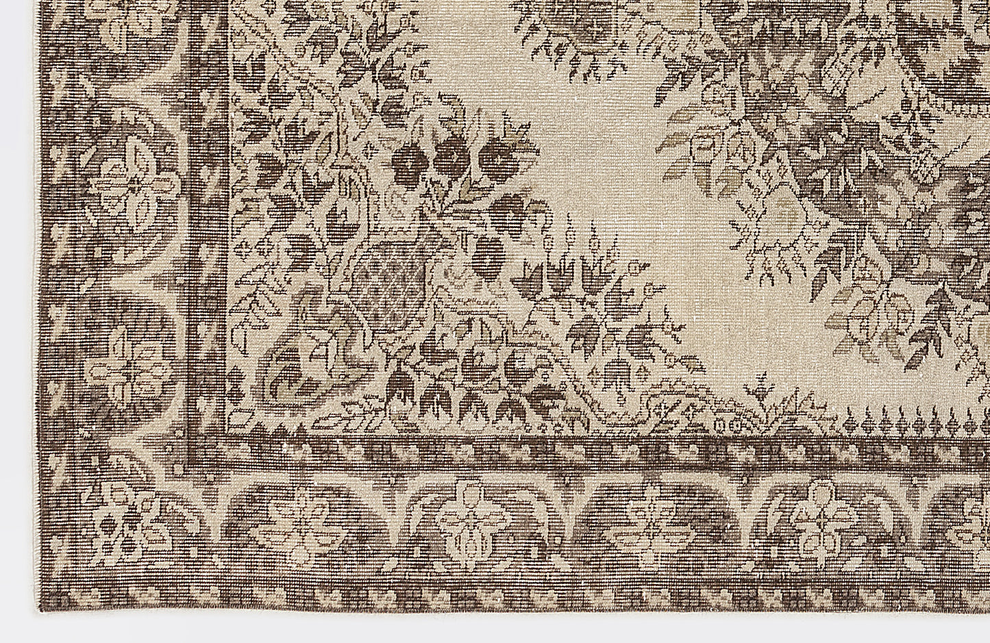 Thaar - Vintage Medallion Rug - 5'6 X 8'7