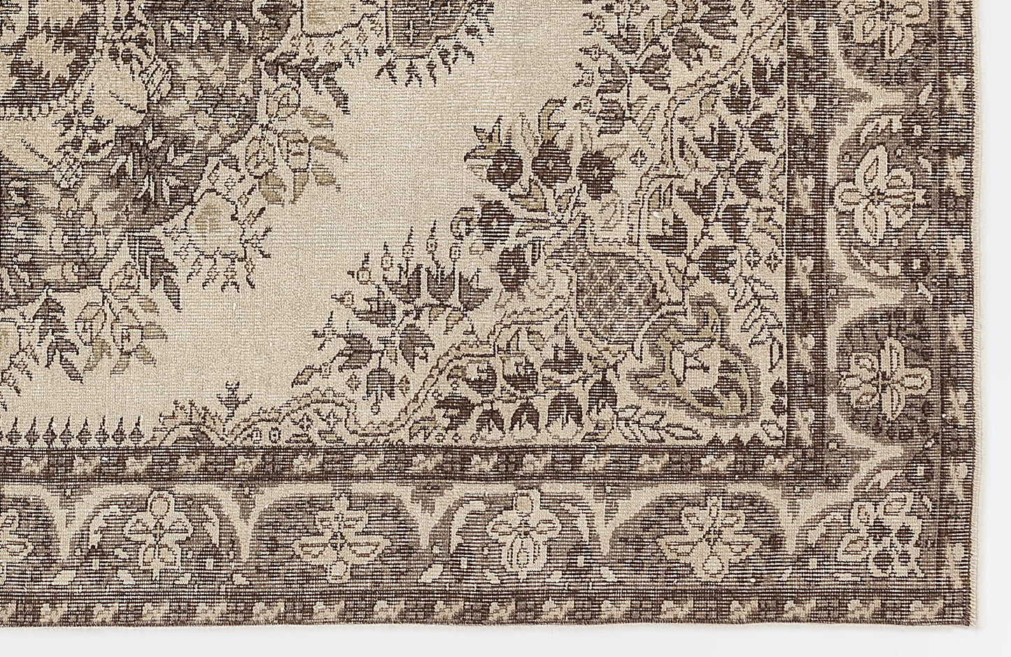 Thaar - Vintage Medallion Rug - 5'6 X 8'7