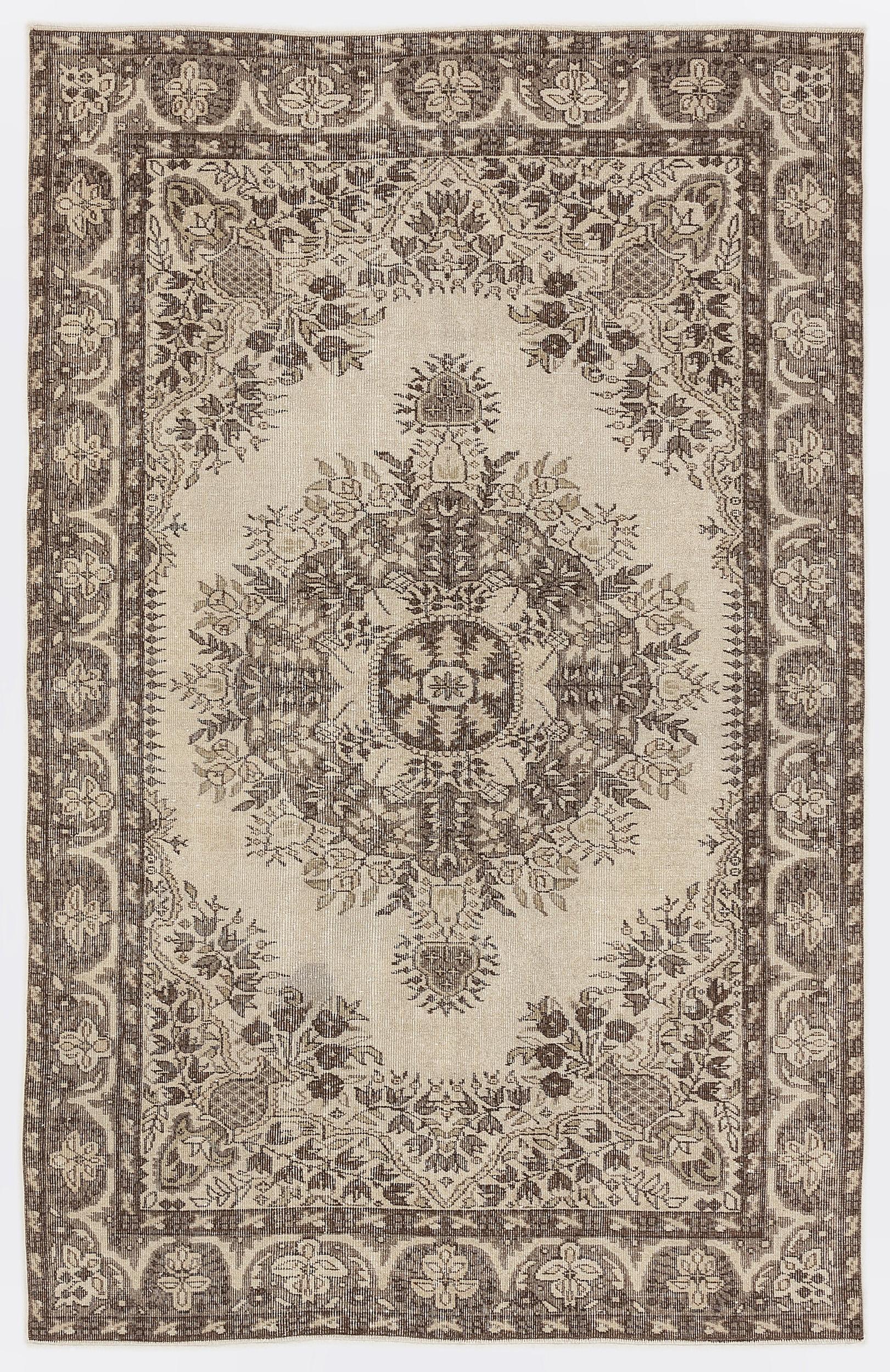 Thaar - Vintage Medallion Rug - 5'6 X 8'7