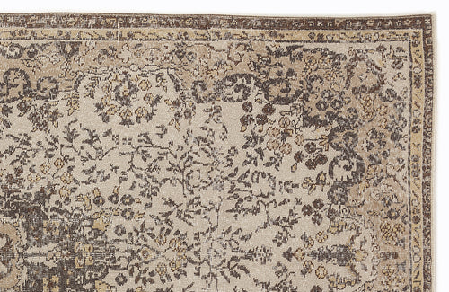 Load image 1 in gallery view. Nisua - Vintage Medallion Rug - 5'1 X 8'11