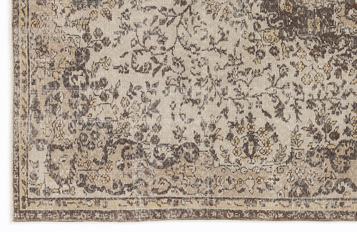 Load image 1 in gallery view. Nisua - Vintage Medallion Rug - 5'1 X 8'11