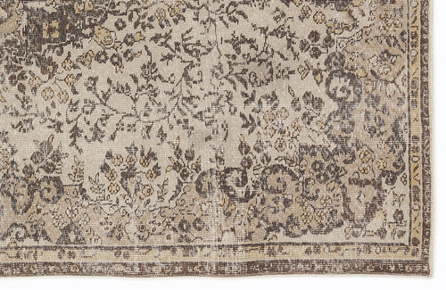 Load image 1 in gallery view. Nisua - Vintage Medallion Rug - 5'1 X 8'11