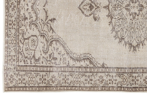 Load image 1 in gallery view. Zakora - Vintage Medallion Rug - 5'5 X 8'2