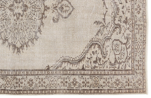 Load image 1 in gallery view. Zakora - Vintage Medallion Rug - 5'5 X 8'2