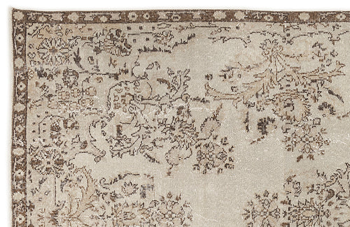 Load image 1 in gallery view. Maugisa - Vintage Floral Rug - 5'7 X 9'10