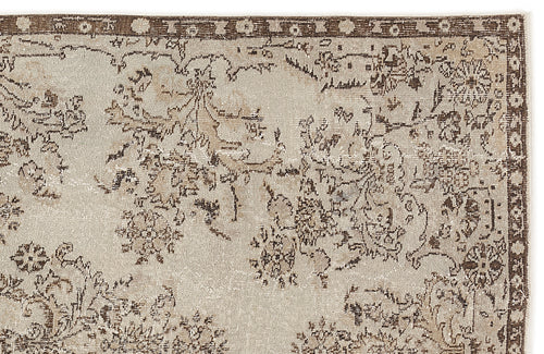Load image 1 in gallery view. Maugisa - Vintage Floral Rug - 5'7 X 9'10