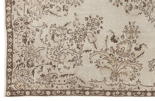 Load image 1 in gallery view. Maugisa - Vintage Floral Rug - 5'7 X 9'10