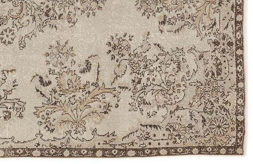 Load image 1 in gallery view. Maugisa - Vintage Floral Rug - 5'7 X 9'10