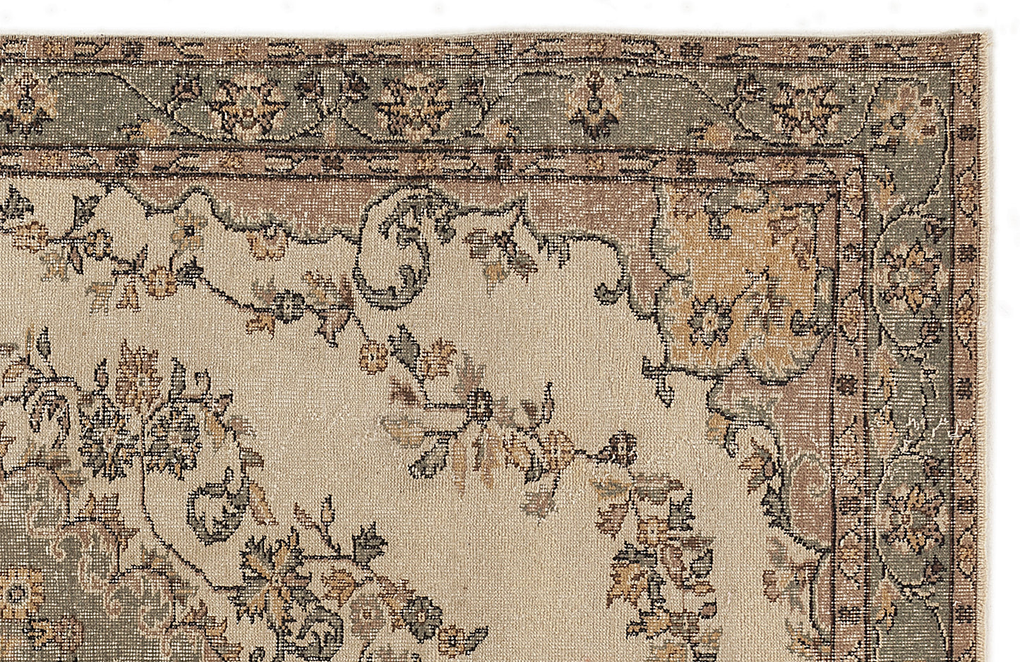 Treala - Vintage Medallion Rug - 5'7 X 8'11