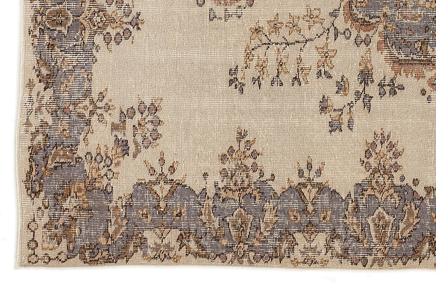 Hahata - Vintage Medallion Rug - 5'10 X 8'8