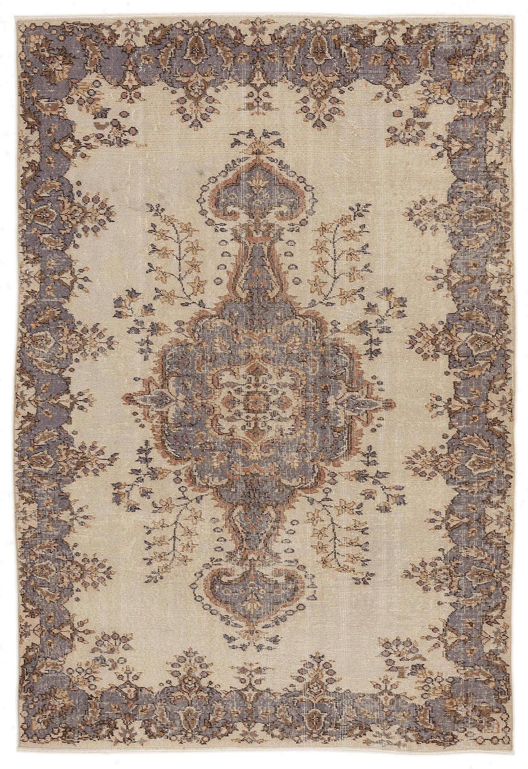 Hahata - Vintage Medallion Rug - 5'10 X 8'8